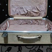 چمدان قدیمی|کلکسیون اشیاء عتیقه|اصفهان, خانه اصفهان|دیوار