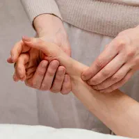 ماساژ و رگ گیری تضمینی ویژه بانوان