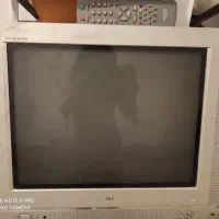 تلویزن سالم و بدون هیچ خط و خراشی با کنترول