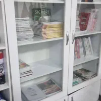 کتابخانه و میز استاد و میز کنفرانس
