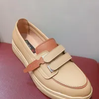 کفش زنانه. مردانه. بچهگانه