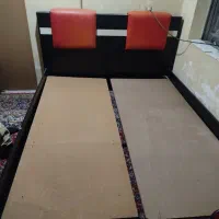 یک عدد تخت خواب با تشک