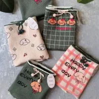 لباس زیر|لباس|قم, وادی السلام|دیوار