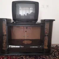 تلویزیون آریا و میز