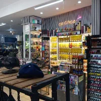 به یک فروشنده خانم نیازمندیم