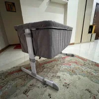 تخت کنار مادر