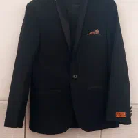 کت شلوار در حدود سایز۳۰ ( فقط ۲ ساعت پوشیده شده)