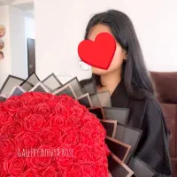 دسته گل روبانی ۷۰شاخه باکاغذپیچی vip