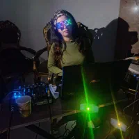 دی جی خانم پر انرژی