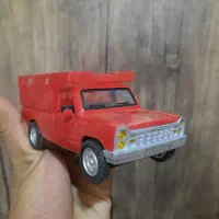 نیسان فلزی قرمز