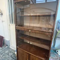 کتابخانه و کمد چوبی قدیمی