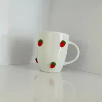 ماگ توت فرنگی برجسته|ظروف سرو و پذیرایی|ری, صفاییه (چشمه علی)|دیوار