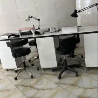 اینه  میز ناخن و پدیکور صندلی چرخدار