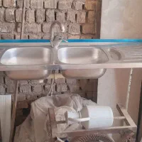 سینک و شیر اب و همراه با چهارپایه