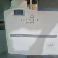 پروژکتور Mitsubishi XL2550U بسیار کم‌کار