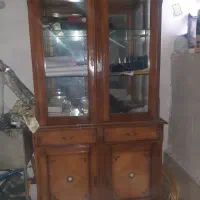 یک عددمیز تلوزیون ویک عدد بوفه