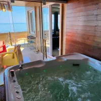 ویلا VIP دو خوابه جکوزی رو به دریا|اجارهٔ کوتاهمدت ویلا و باغ|بابلسر, |دیوار