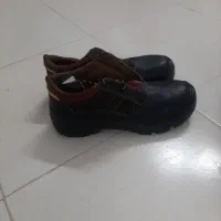 کفش و پوتین صندلی جرخ دار  و لباس کار با ارم