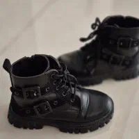 بوت دخترانه|کیف، کفش، کمربند|اصفهان, باغ زیار|دیوار