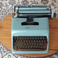 ماشین تایپ olivetti studio44