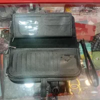 ی کیف برای پول، کارت، عکس، گوشی و دسته چک.