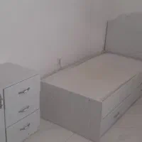 تخت و کنسول نوجوان