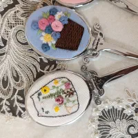 آینه دستی گلدوزی شده|صنایع دستی و سایر لوازم تزئینی|قم, حنیف نژاد|دیوار