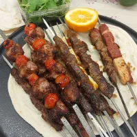 کارگر برای کار در کبابی