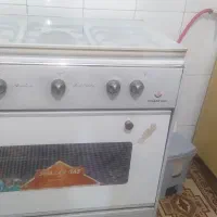 چند عدد کابینت تمیز ،اجاق گاز عالی و آبگرمکن لورچ|مصالح و تجهیزات ساختمان|نهاوند, |دیوار