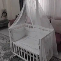 تخت کنار مادر و ننو نوزاد