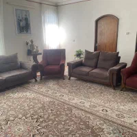 مبلمان راحتی و میز تلویزیون