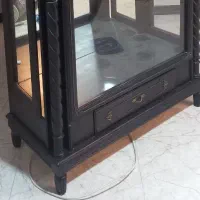 ویترین چوبی و شیشه ای