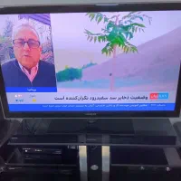 تلویزیون سامسونگ و میز تلویزیون