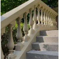 نرده سنگی و موزاییک در ساختمان