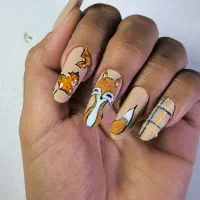 آموزش خدمات ناخن سالنی و طراحی به صورت حرفه ای