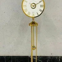 ساعت ایستاده سه پایه