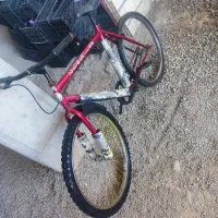 دوچرخه|دوچرخه، اسکیت، اسکوتر|بروجن, |دیوار