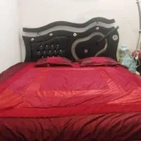 تخت دونفره همراه با میز آرایش