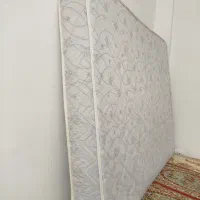 تشک دو نفره و دو عدد تخته زیر تخت سالم