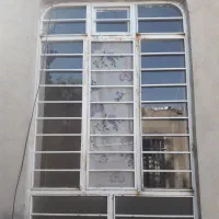 پنجره آهن باشیشه سالم