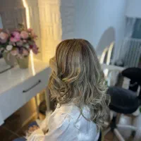 رنگ مو و خدمات آرایشگری