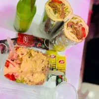 ب یک نیروی خانم جهت کار در فست فودی نیازمندیم