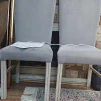چهار عدد صندلی تمیز رنگ طوسی