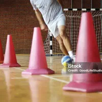 آموزشی خصوصی و نیمه خصوصی تکنیک فوتبال و فوتسال