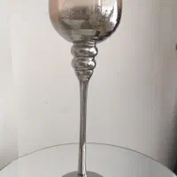 گلدان و مجسمه و رز مسی