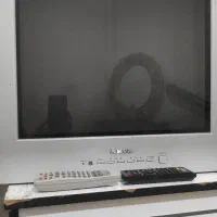 تلویزیون و گیرنده دیجیتال به همراه کنترل