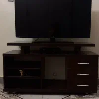 تلوزیون ۴۰ اینچ ال ای دی ومیز ام دی اف