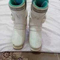 کفش اسکی روی برف