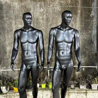 مانکن و چوب لباسی