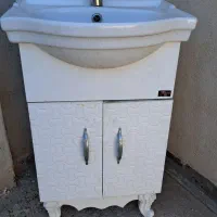 روشویی و شیر